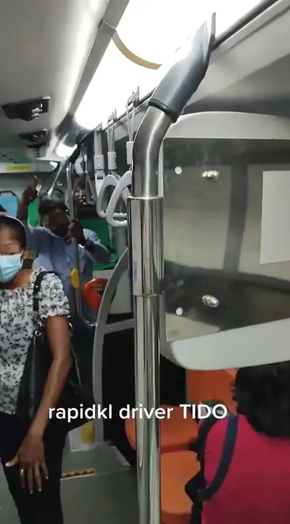 M'sian Man Accuses RapidKL Bus Driver Of Sleeping On The Job After Waiting 2 Hours For Its Arrival