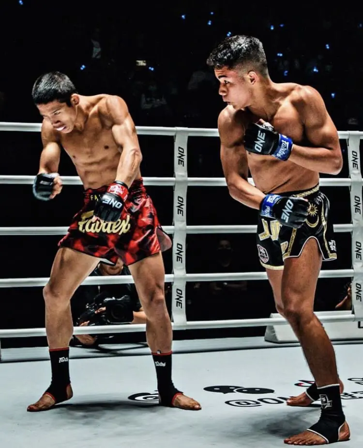 16yo M'sian Muay Thai Competitor Muhammad Johan Ghazali Zulfikar KOs Thai opponent