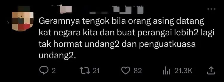 SG-Registered Car Ignores M'sian Police Officer And Drives On Despite Being Told To Stop comment 3