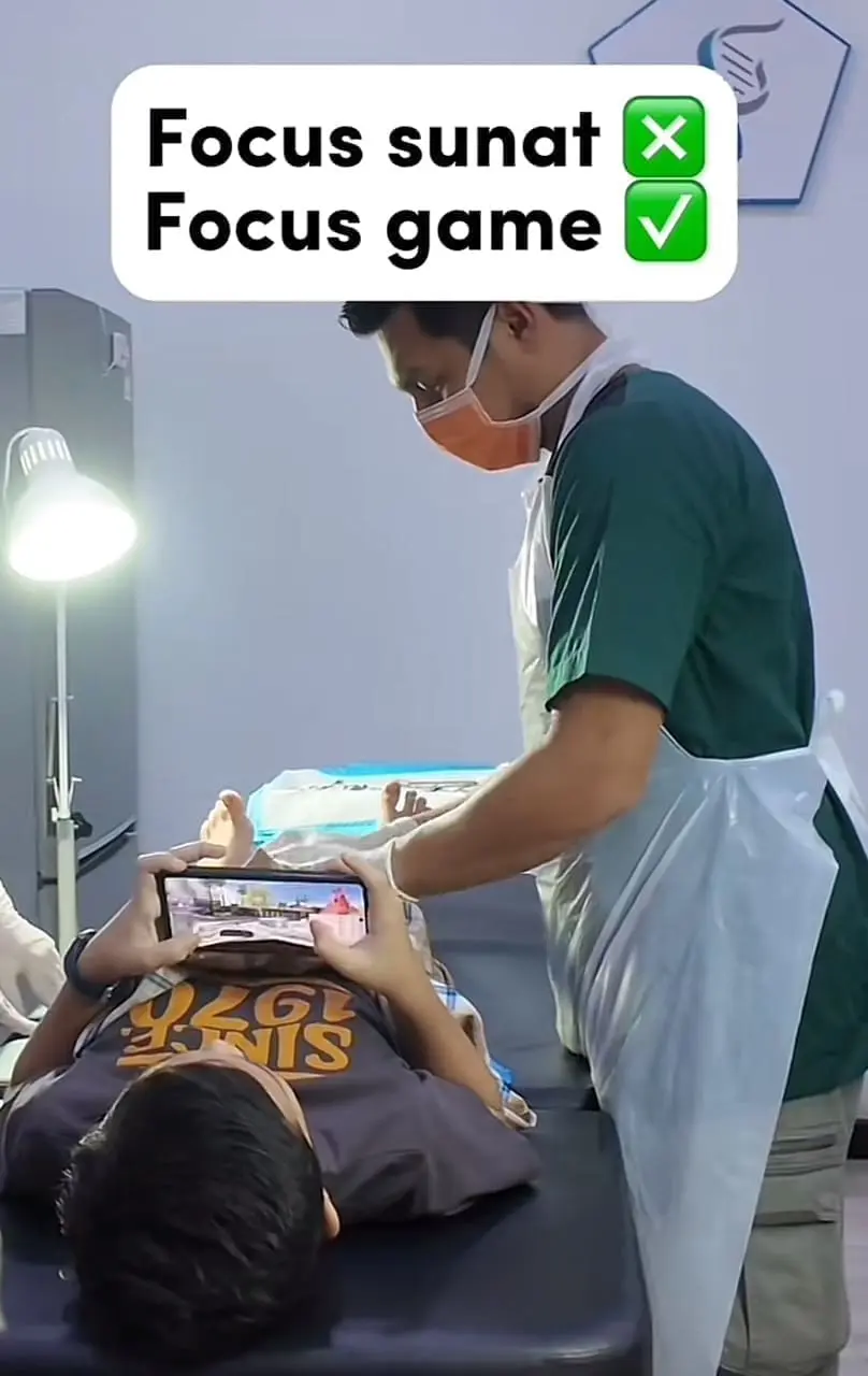 Boy gets circumcised by doctor