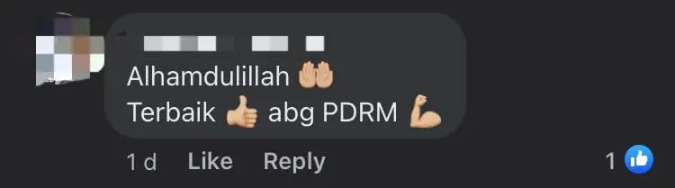 M'sian Traffic Officers Brave Heavy Rain To Fix Clogged Drain In JB, Praised By Netizens comment 1