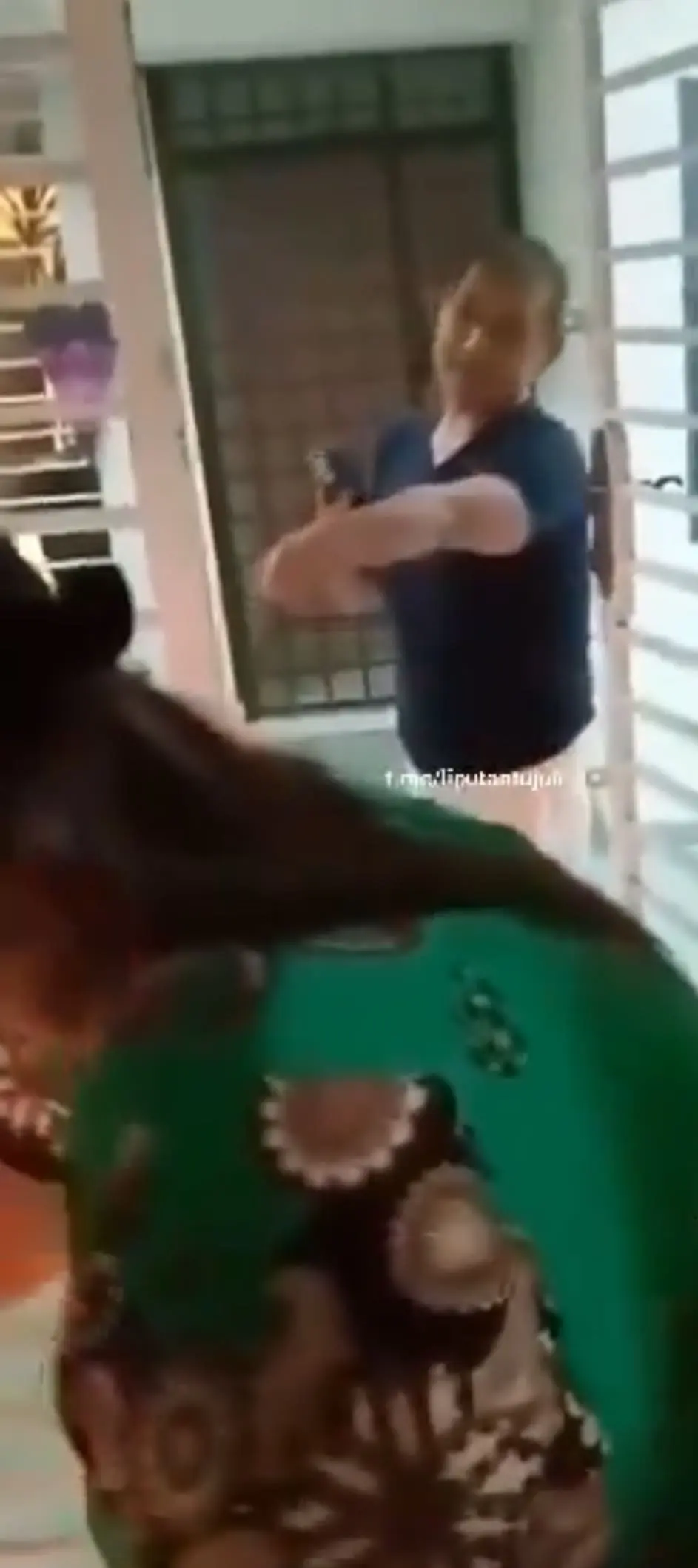 Msian man yelling at indian woman for praying in the middle of the night