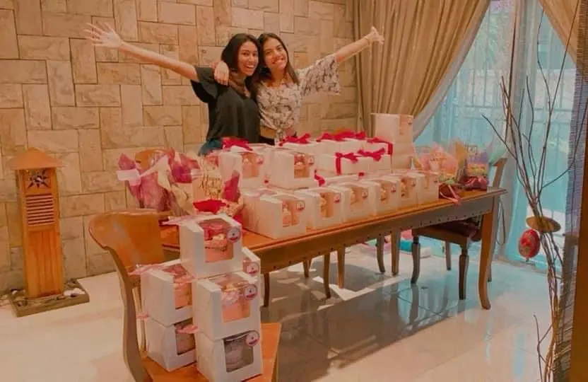 Sonea with her friend Vesha