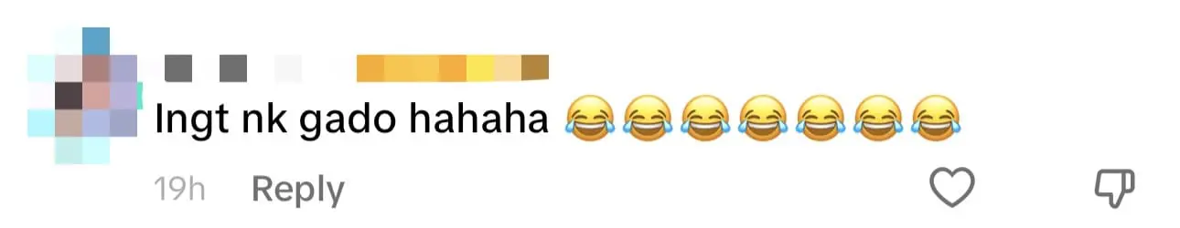 M'sian Man Gets Down From Motor At Traffic Light To Adjust A Stranger's Helmet comment 2