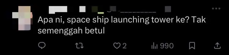 'Lamp Or Launching Pad?' — M'sians Confused By Bizarre Raya Decor At KLCC comment 2