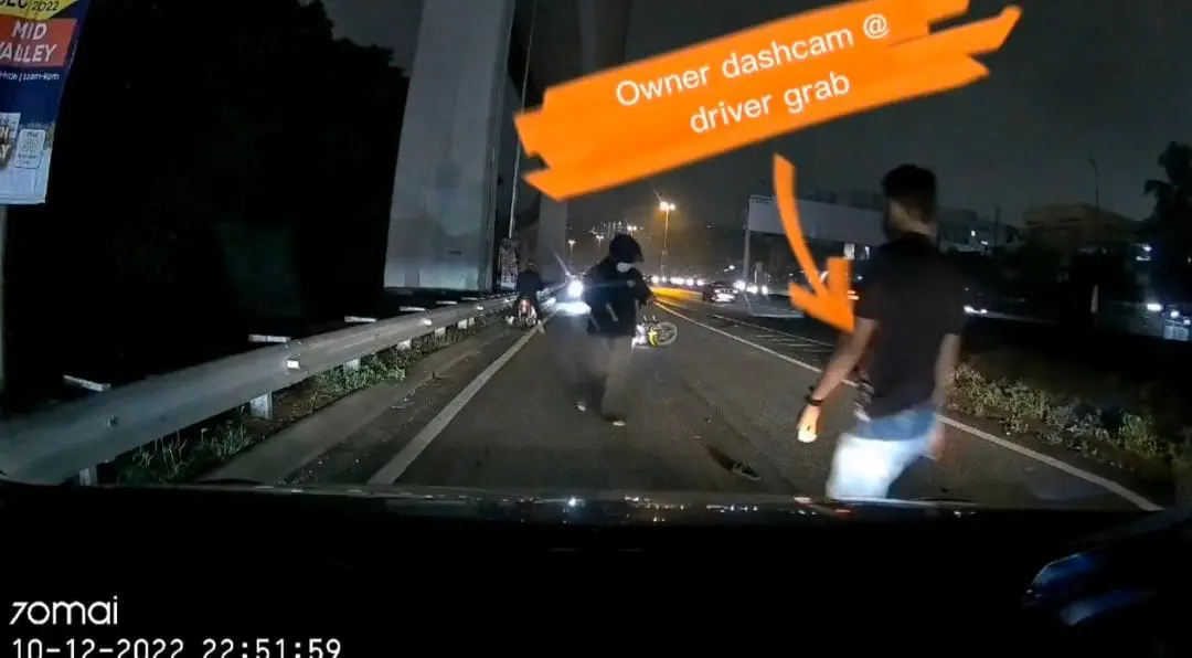E-Hailing Driver Stops To Help Motorcyclists In Accident, Accidentally Leaves Passenger Behind