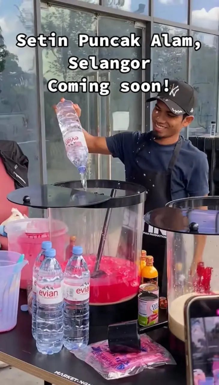 M'sian vendor uses Evian water to make fruit juice