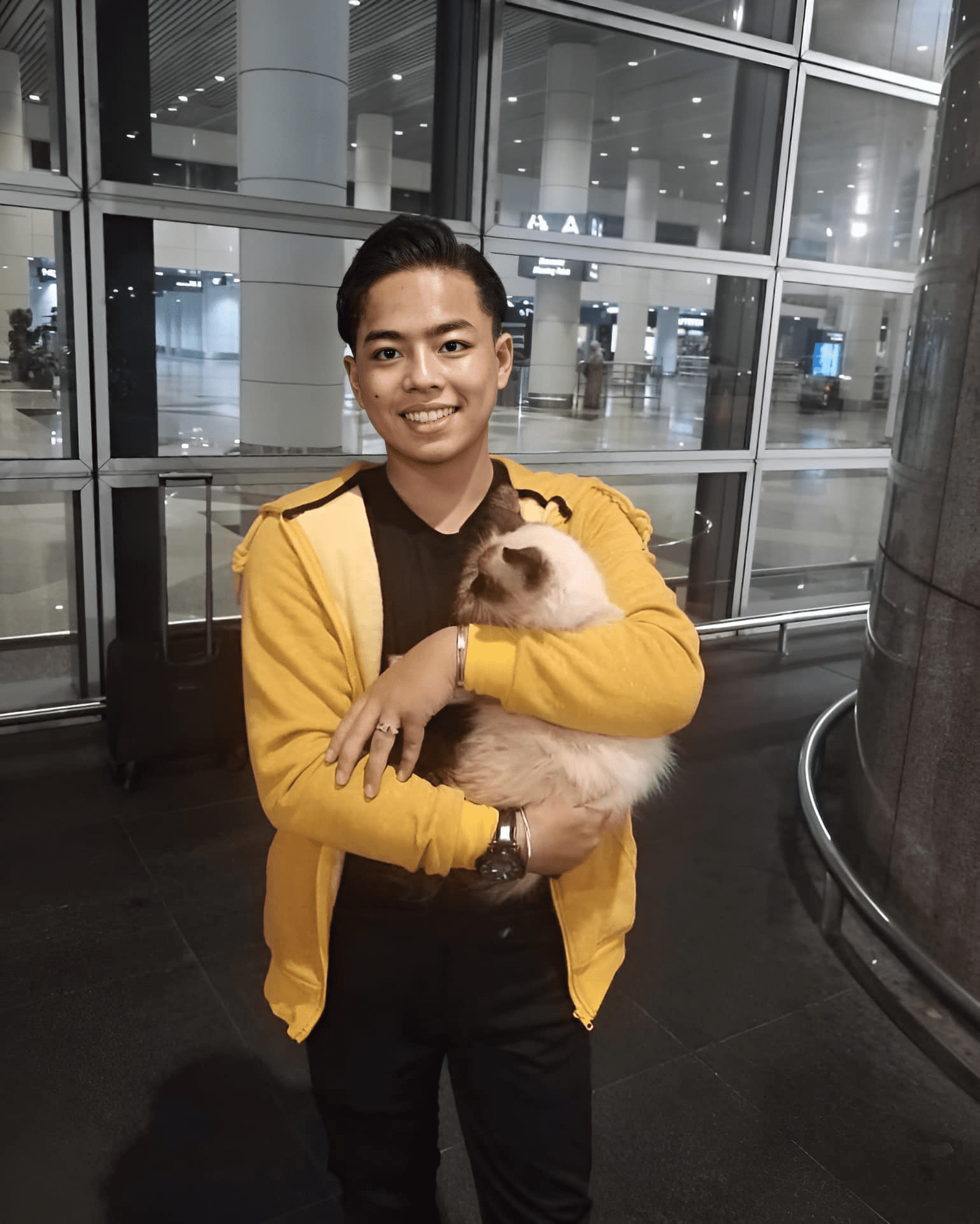 Injured Cat Spotted Bleeding At KLIA, Gets Rescued And Adopted By Kind M'sian