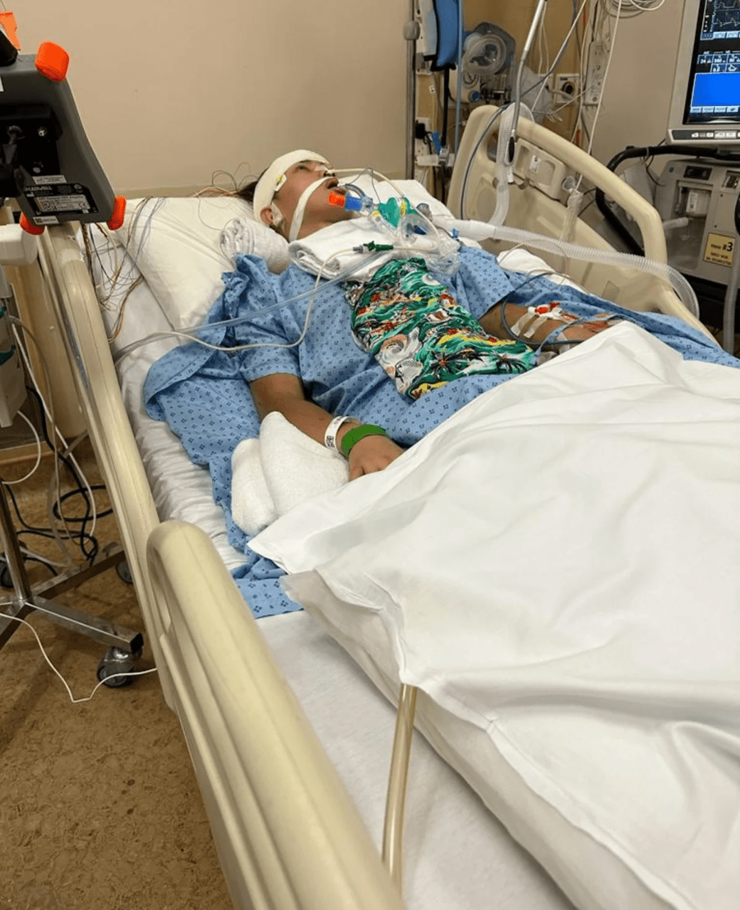 24yo M'sian Suffers Several Seizures While Working In S'pore, Public Help Fund His Medical Expenses