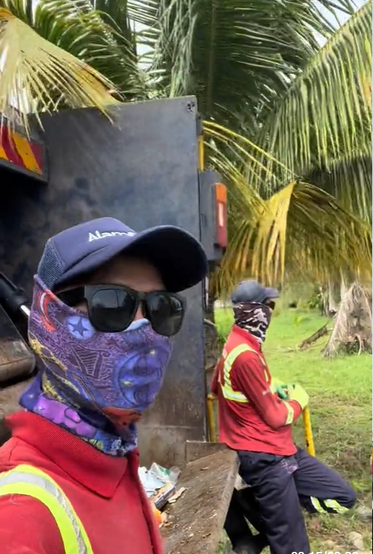 20yo M'sian Works As Rubbish Collector To Support Family, Says He's Happy With The Job