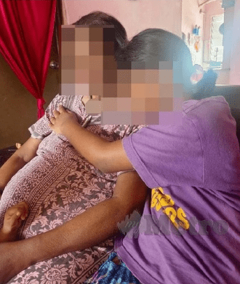 "Please Forgive Her" — M'sian Woman Begs Netizens To Stop Bashing Granddaughter Who Keyed Several Cars