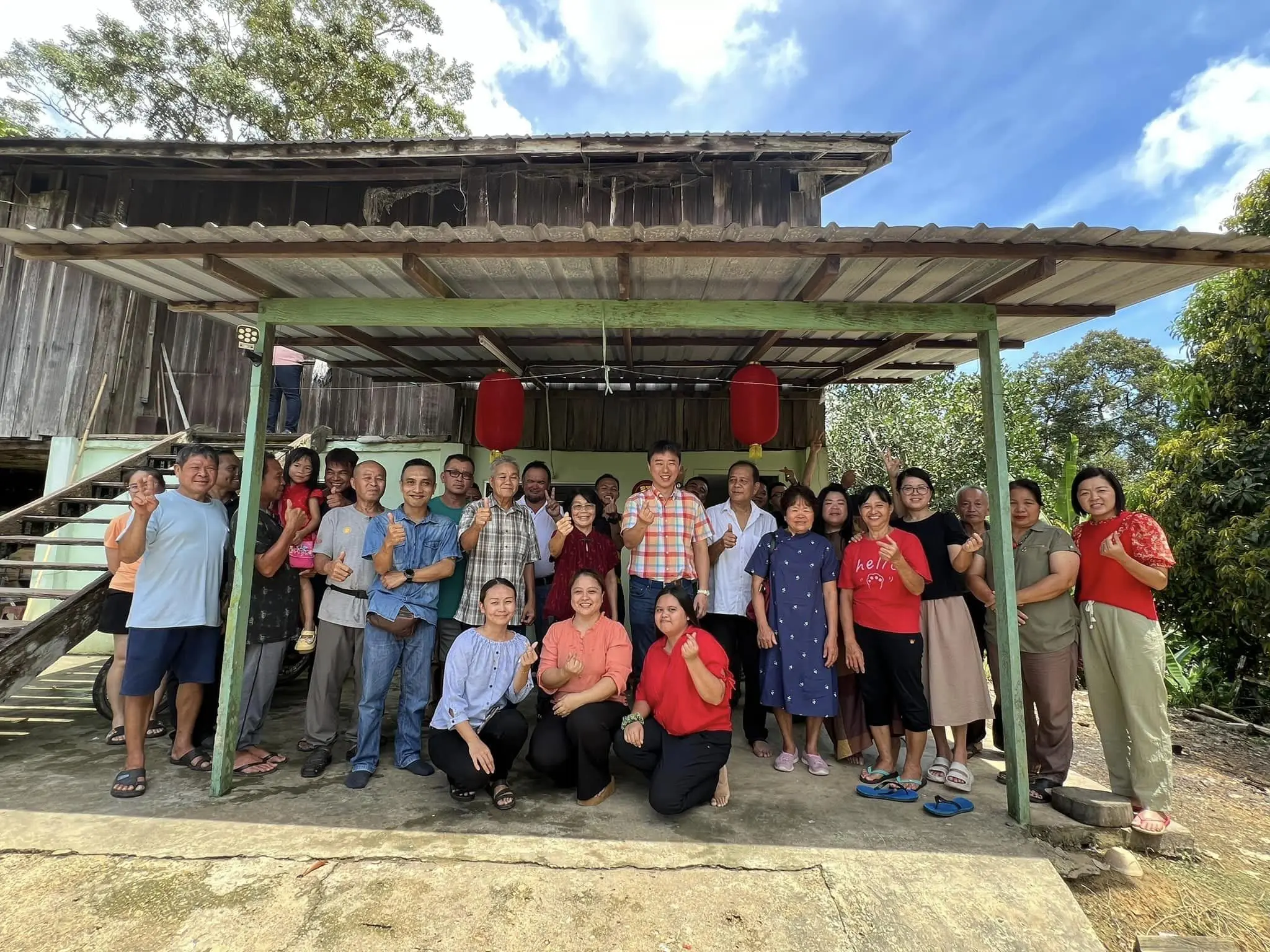 Julau MP Larry Sng doing CNY house visits