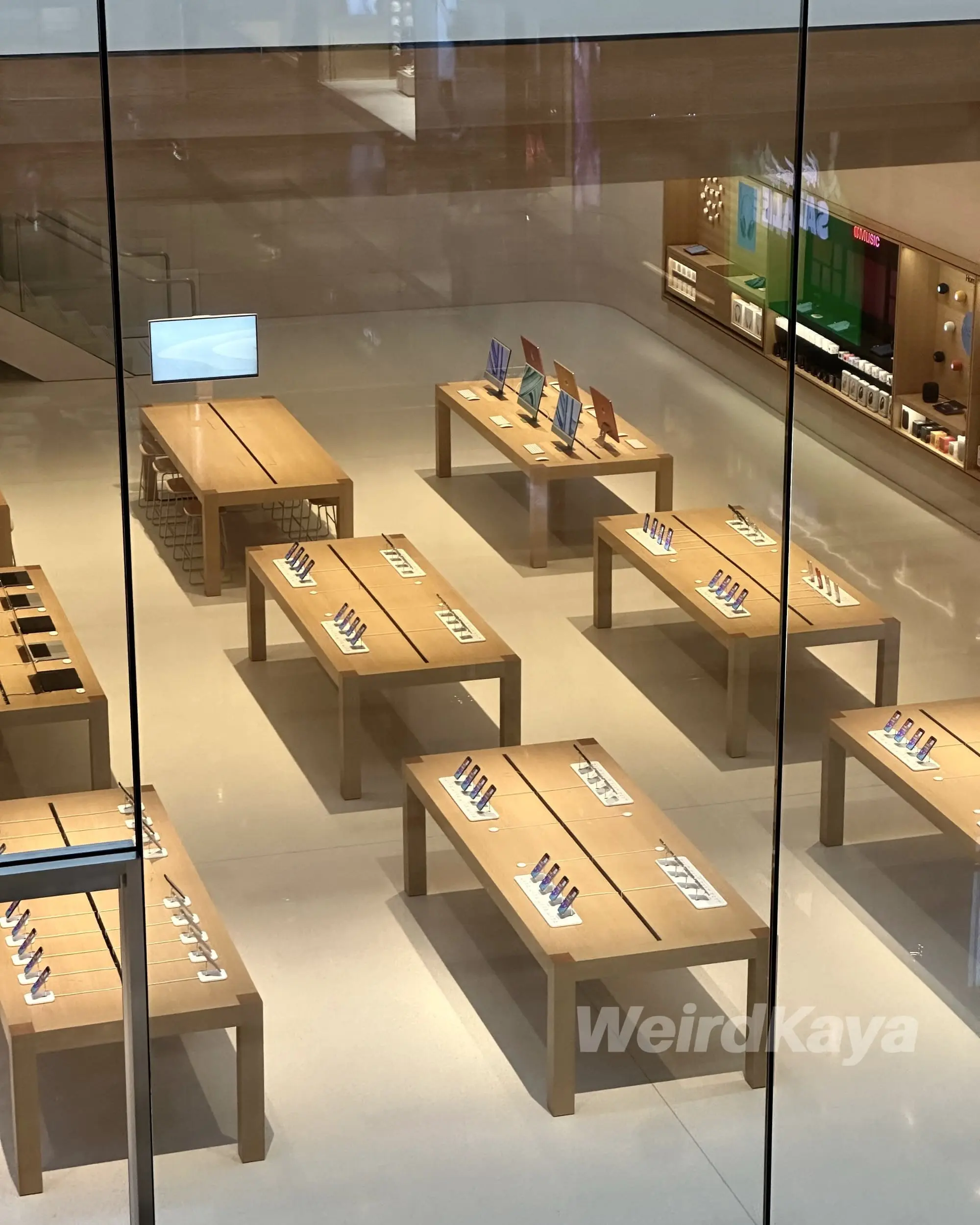 Layout of First Apple Store in Malaysia