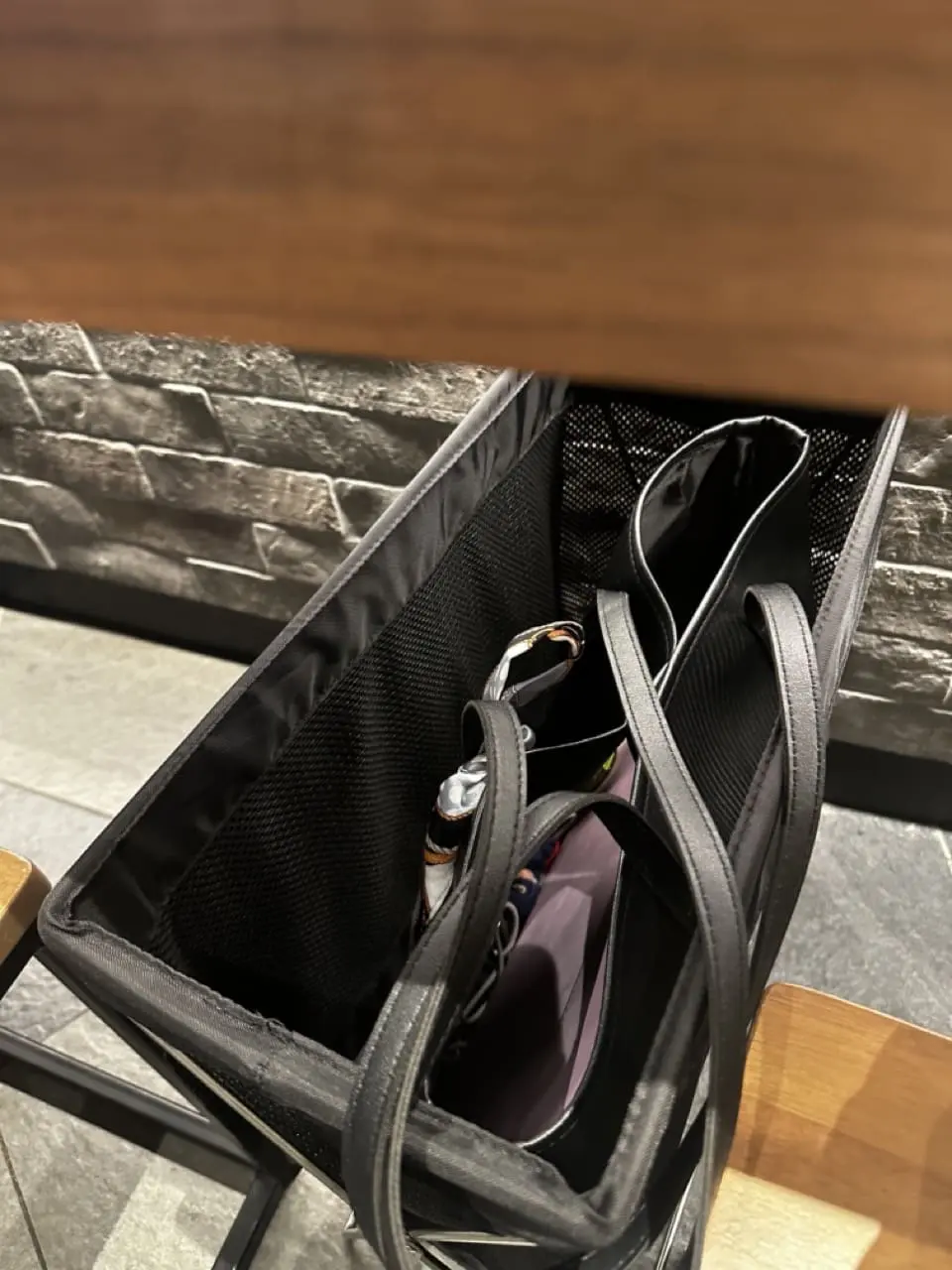 Le Shrimp bag holder