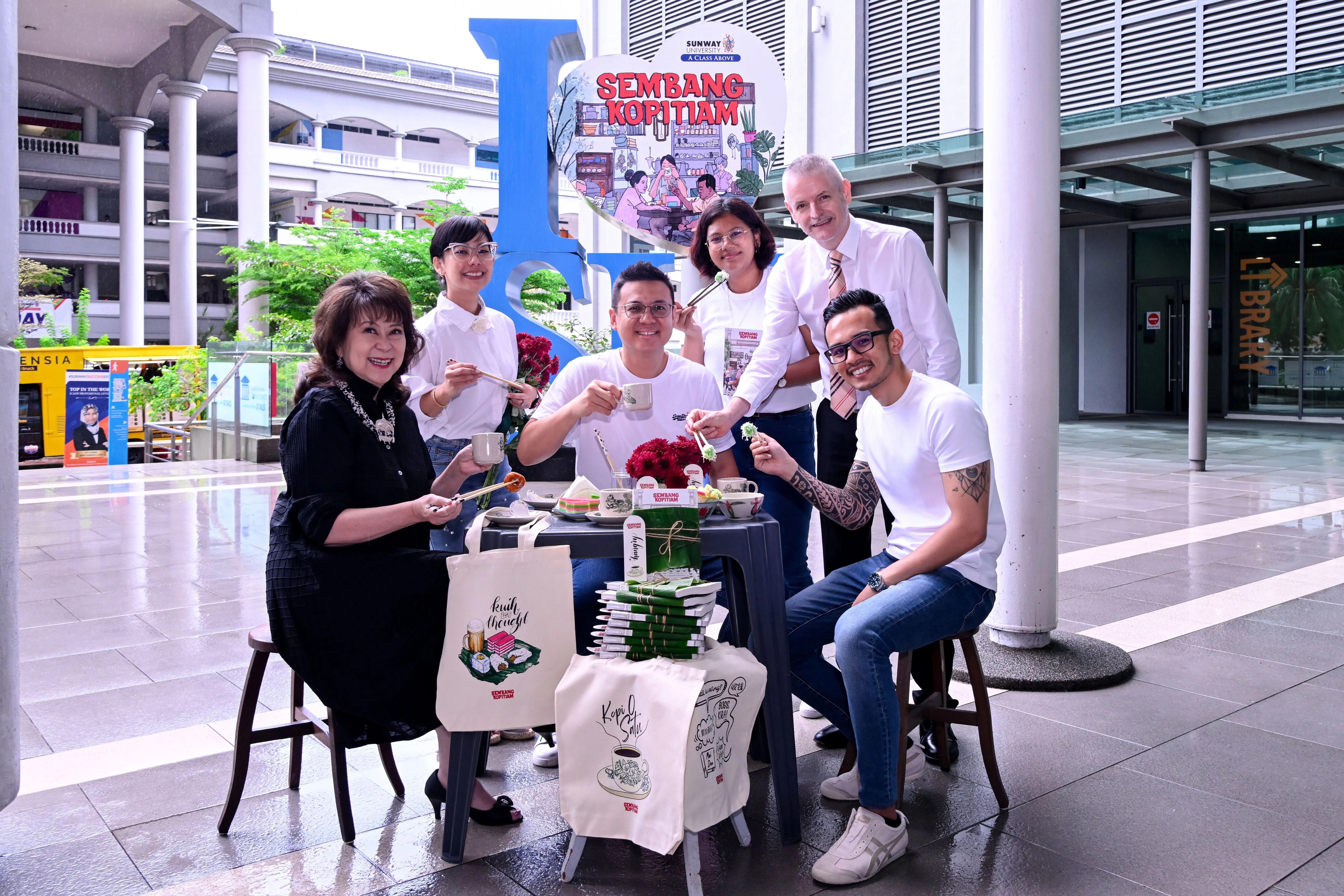 Lecturers team with Elizabeth Lee