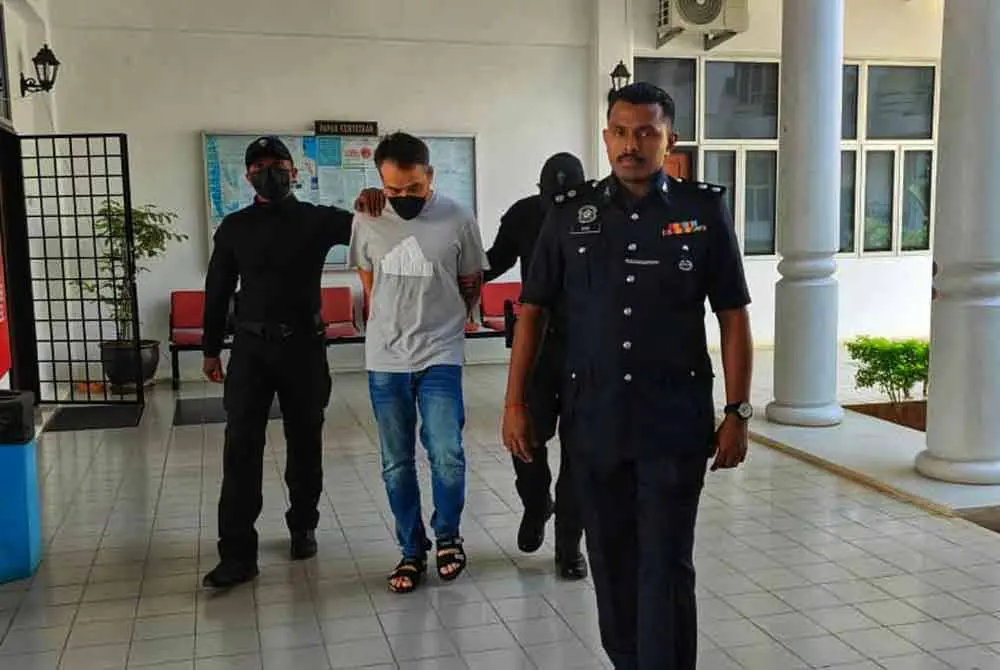 Lee Kian Keong walking out from court