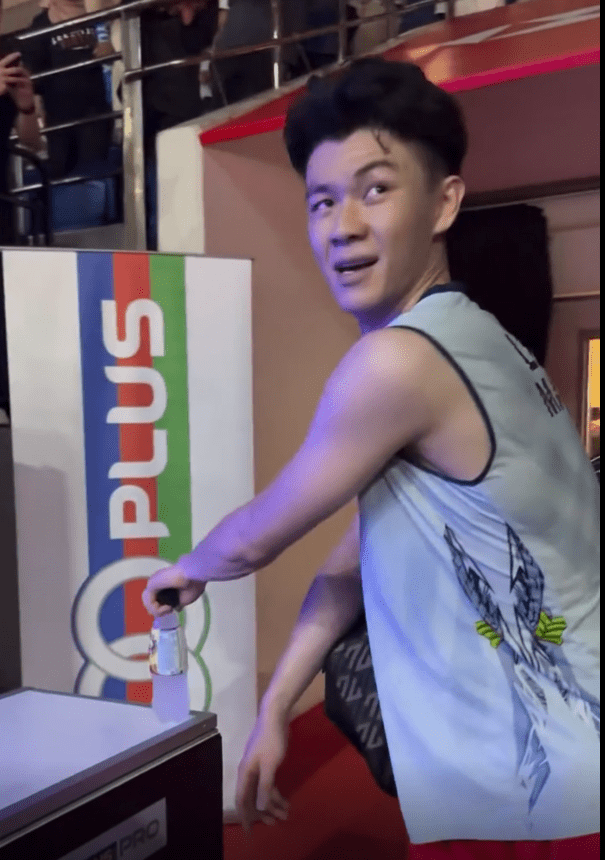 Lee Zii Jia grabbing the 100 plus