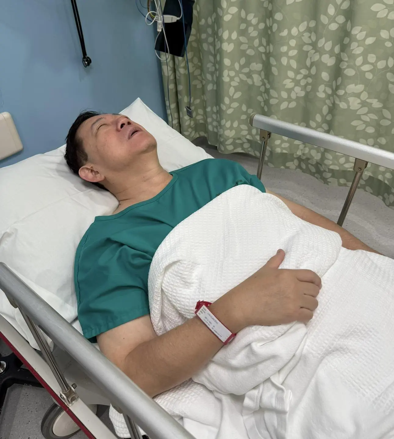 Lim Guan Eng taking rest in a hospital after injured his toe