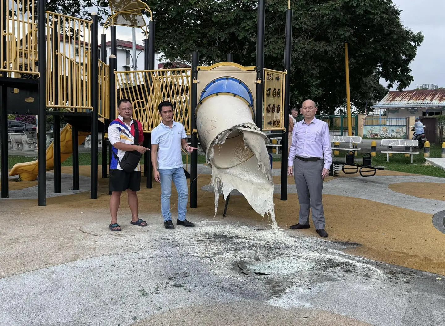 Lim Lip Eng with destroyed slide