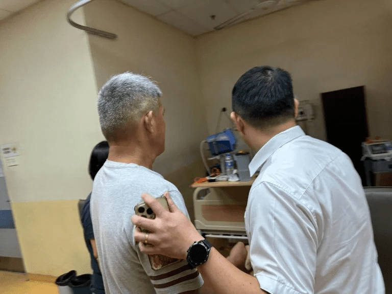 Ling Tian Soon consoling parents of 17yo girl who died before taking SPM