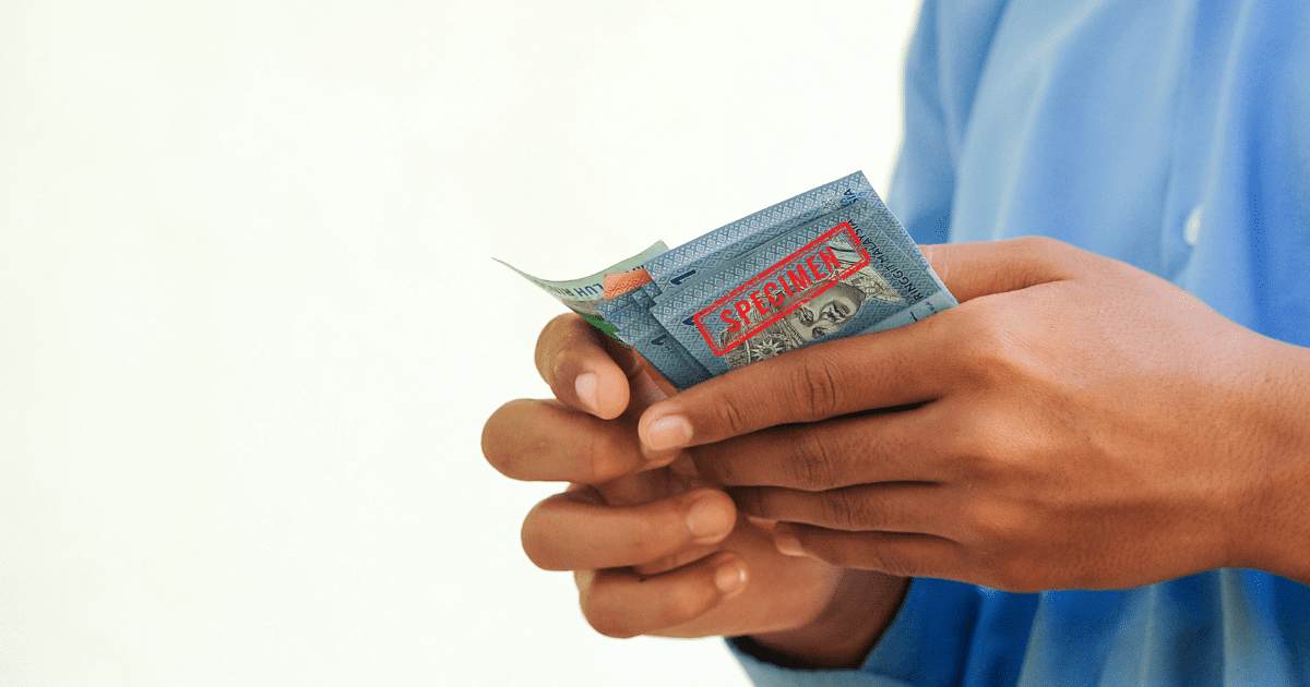 Man holding ringgit notes