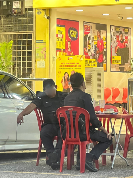 M’sian Police Officer Caught Smoking At Restaurant Despite New Smoking Ban Enforcement