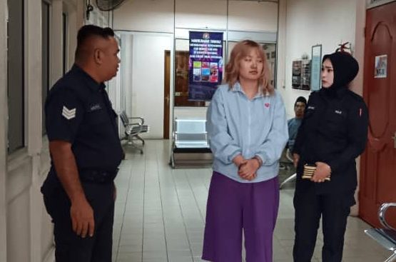 Liu Jinqi in handcuffs