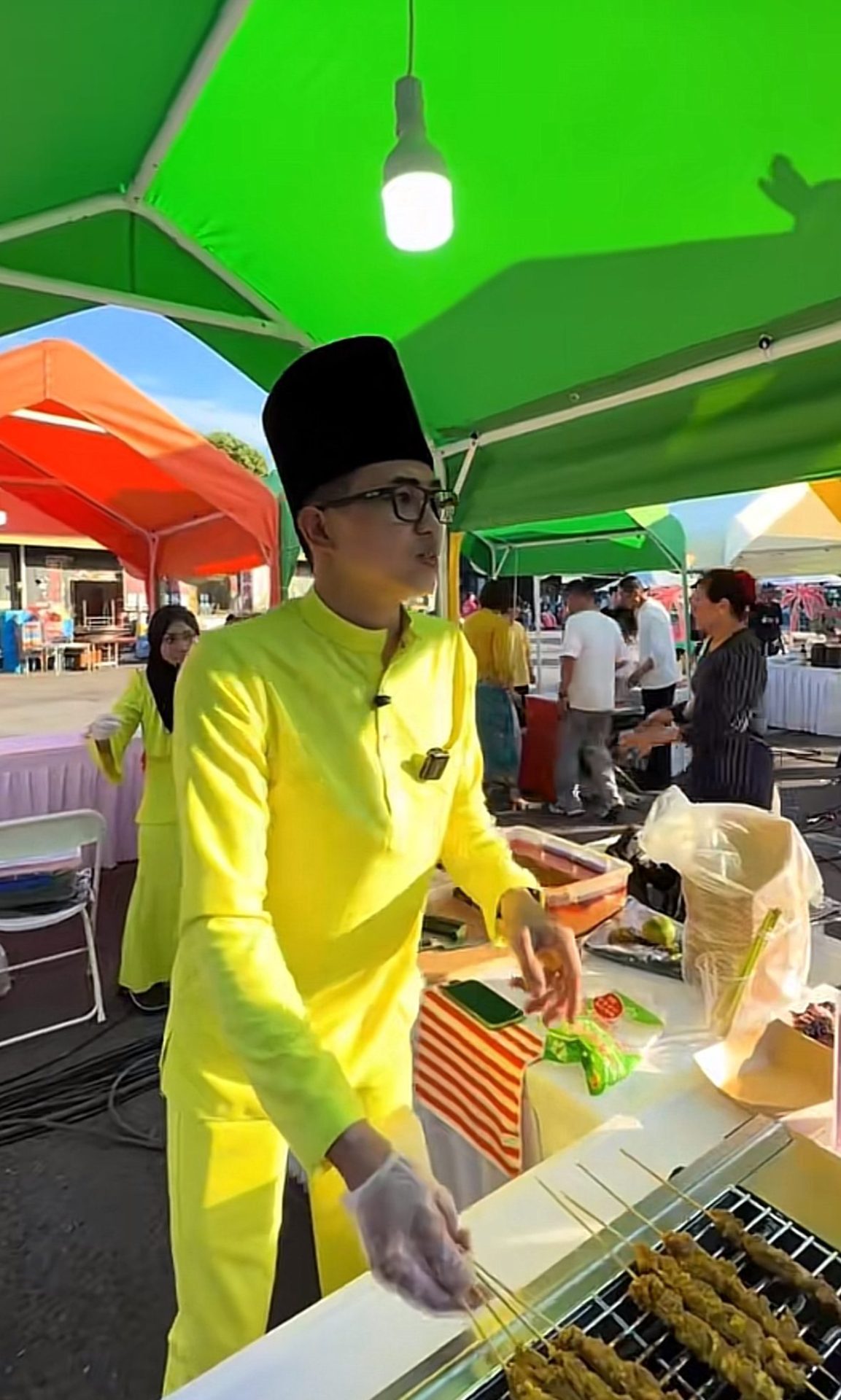 Locals In China Go Crazy For M’sian Satay, 1,500 Sticks Sold Out In Under An Hour