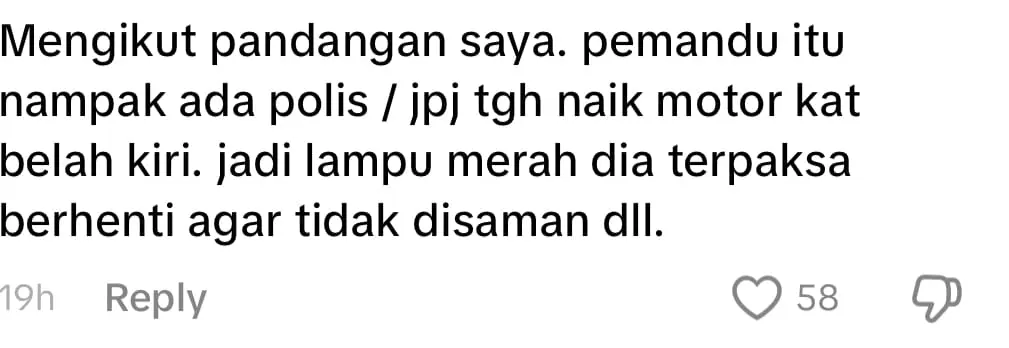 Lorry Runs Red Light While Toyota Vios Awkwardly Stops Mid-Intersection In Kuantan comment