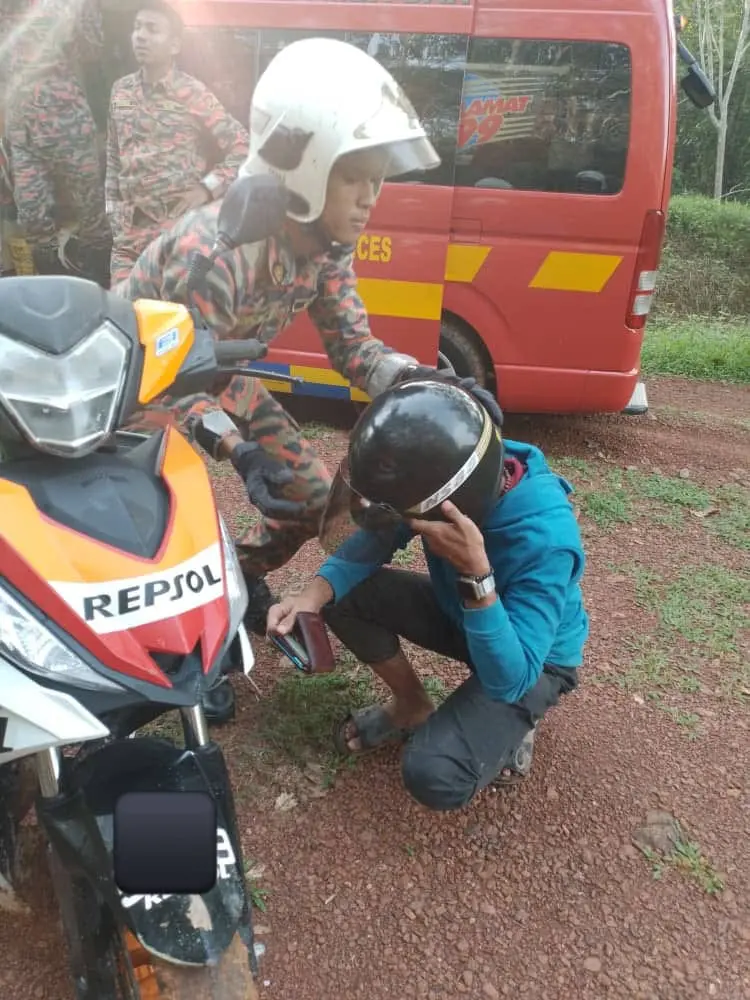 Lost M'sian man crying