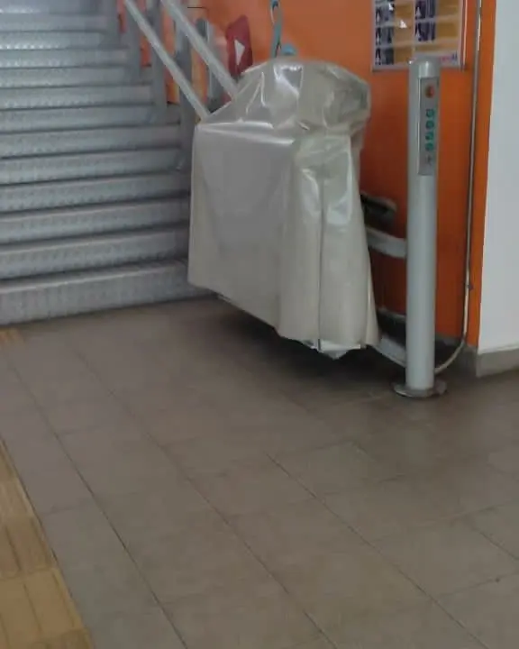 RapidKL Slammed For Lack Of OKU-Friendly Facilities After Staff Were Seen Carrying Disabled Man Down The Stairs