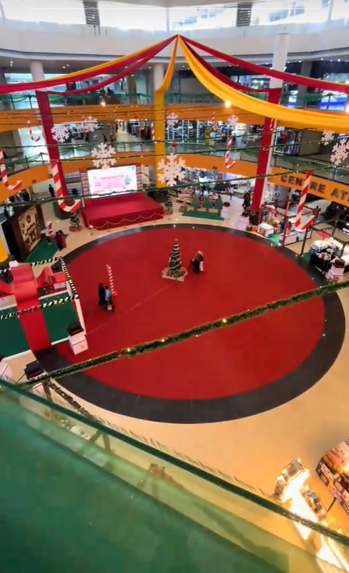 Mall with very little Christmas decor