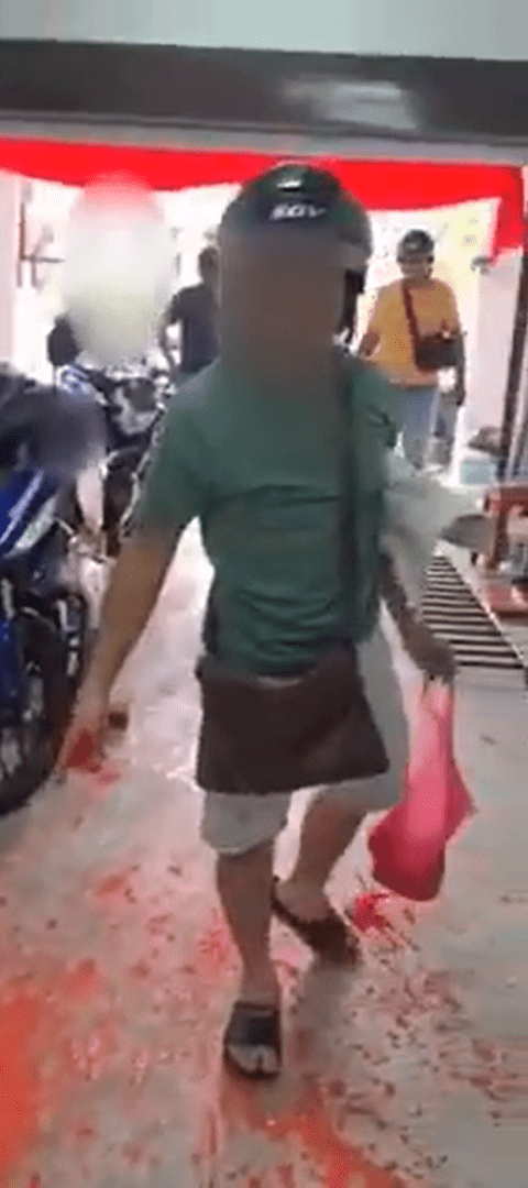 "I'll Make You Go Out Of Business!" — Penang Uncle Goes Amok And Hurls Red Paint At Motorbike Shop In Broad Daylight