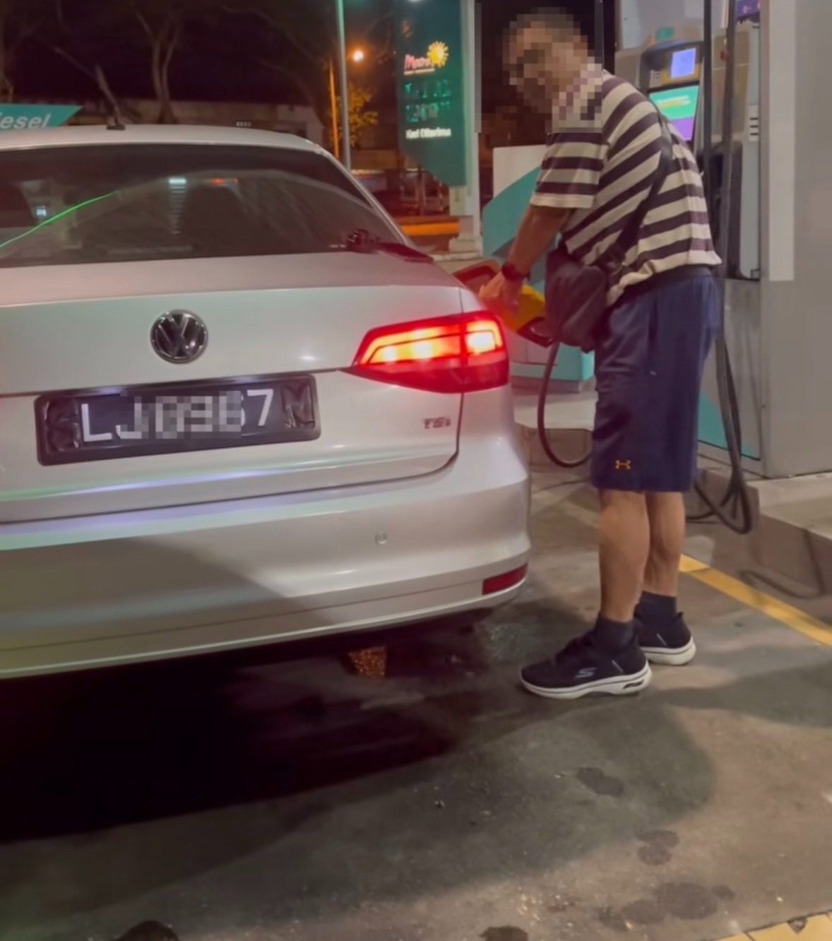 Man Allegedly Tapes Over Singapore Plate Prefixes To Use Subsidised RON95 In Johor