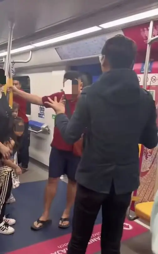 Man argues with MRT staff
