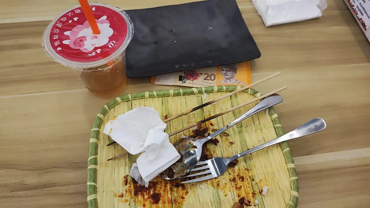 Man pay kind Melaka Restaurant RM20