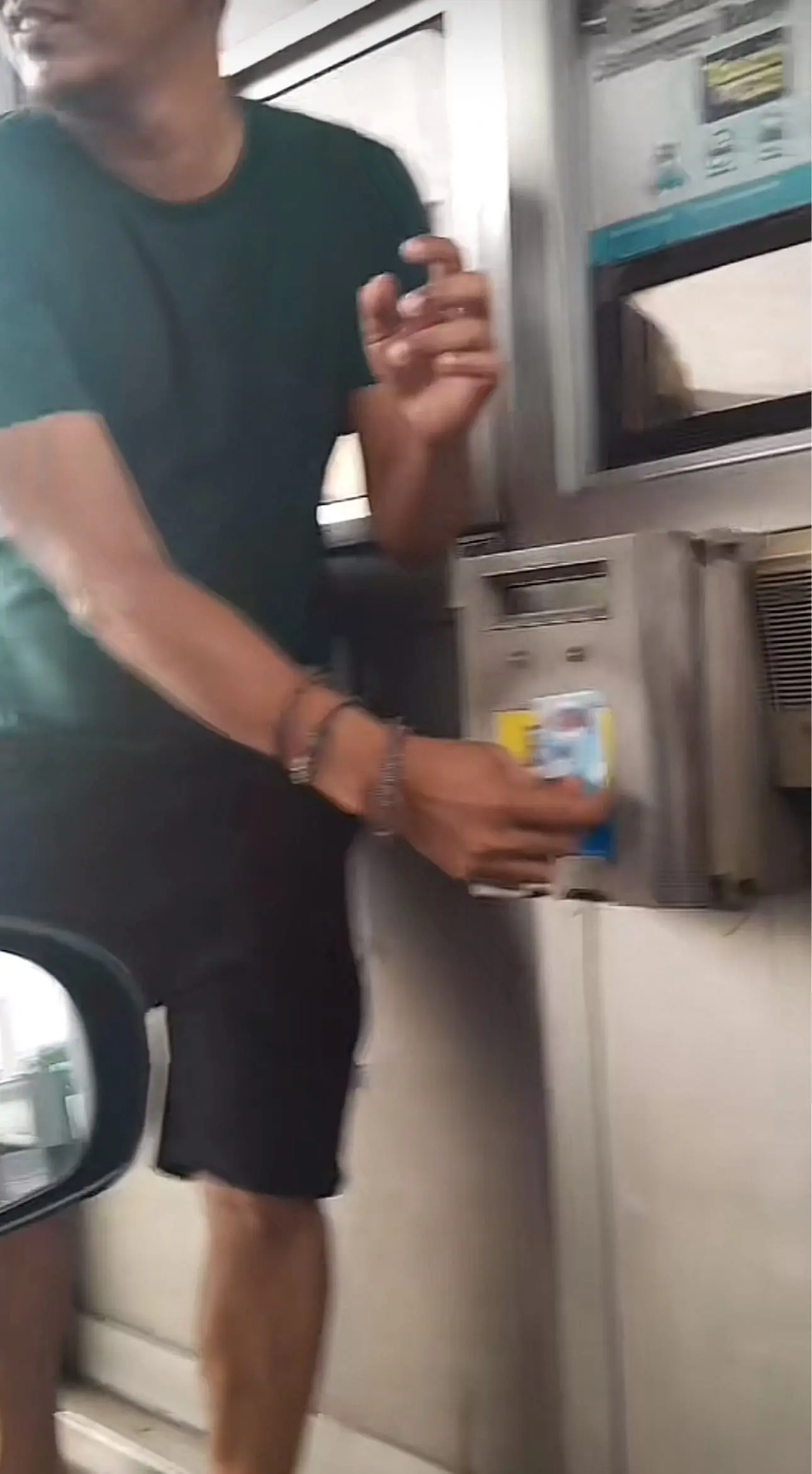 Man paying toll fee for woman who got stranded there