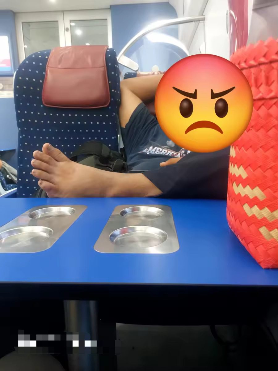 Man places foot on KTM table (2)
