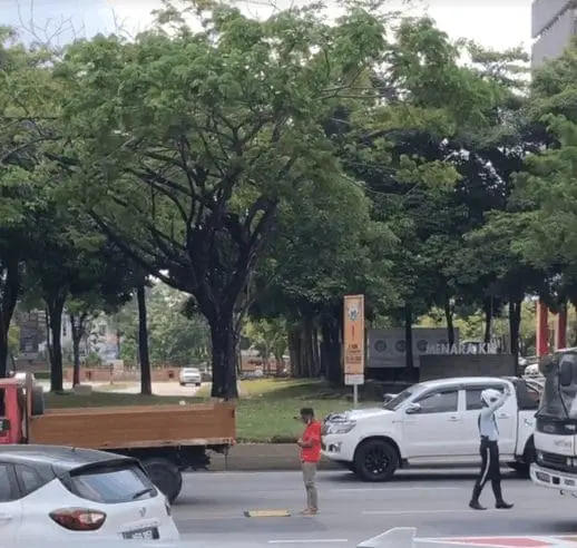 Officer was commended for respecting the man's pray time
