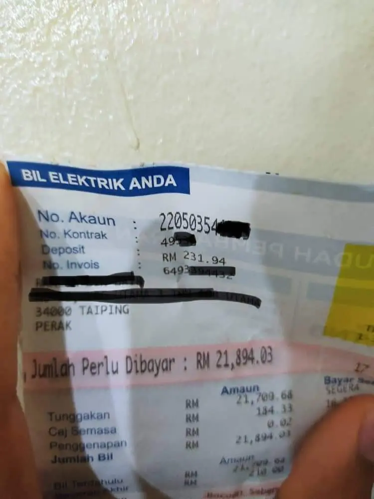 man showing TNB elcetric bill