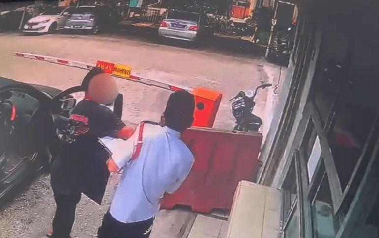 Man slaps security guard