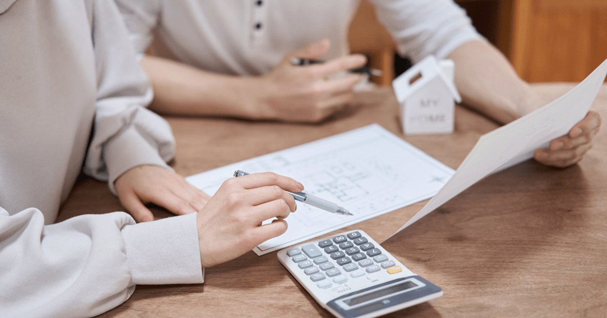 man talking to dealer about houseownership
