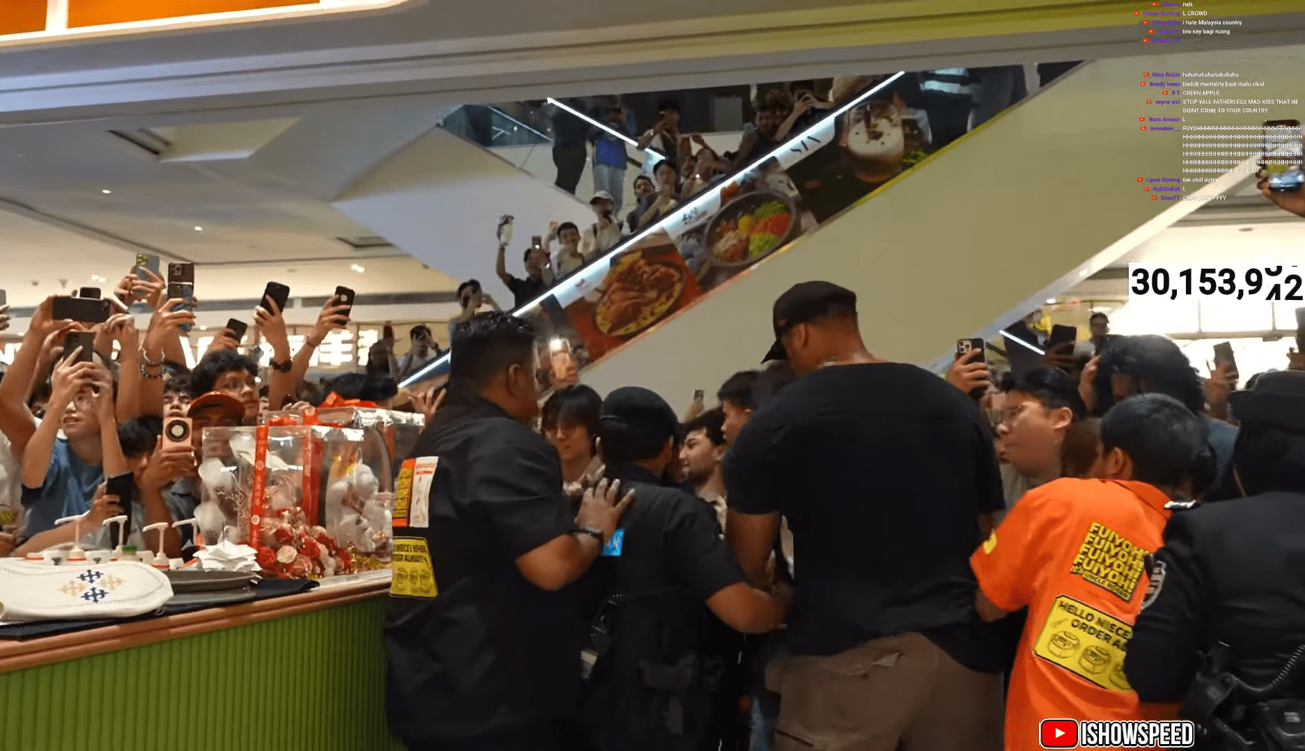 Massive crowd at Uncle Roger's restaurant