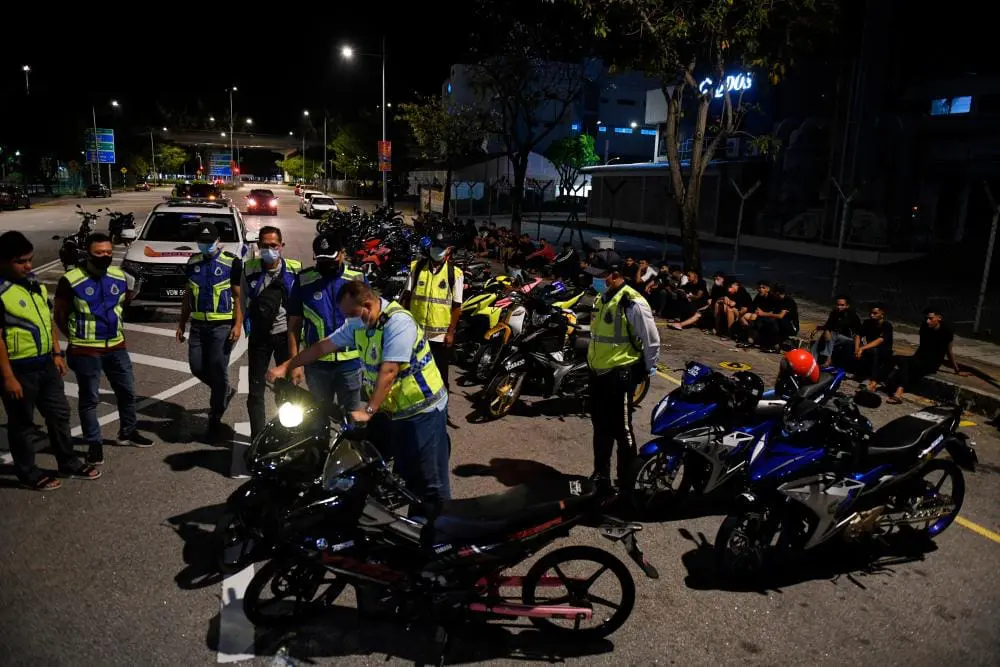 Peer Pressure The Key Reason Why M'sian Youths Turn To 'Mat Rempit’ Activities