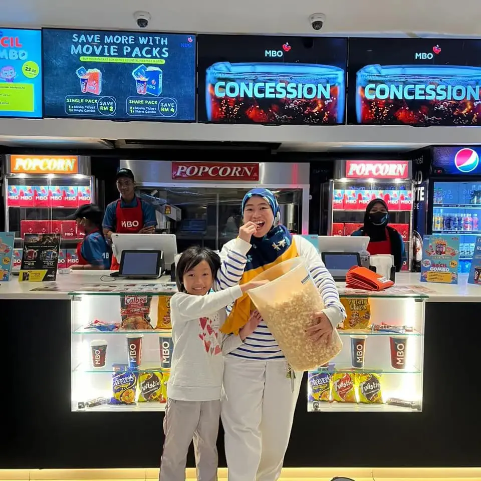 MBO Cinema bring your own bucket popcorn event 01