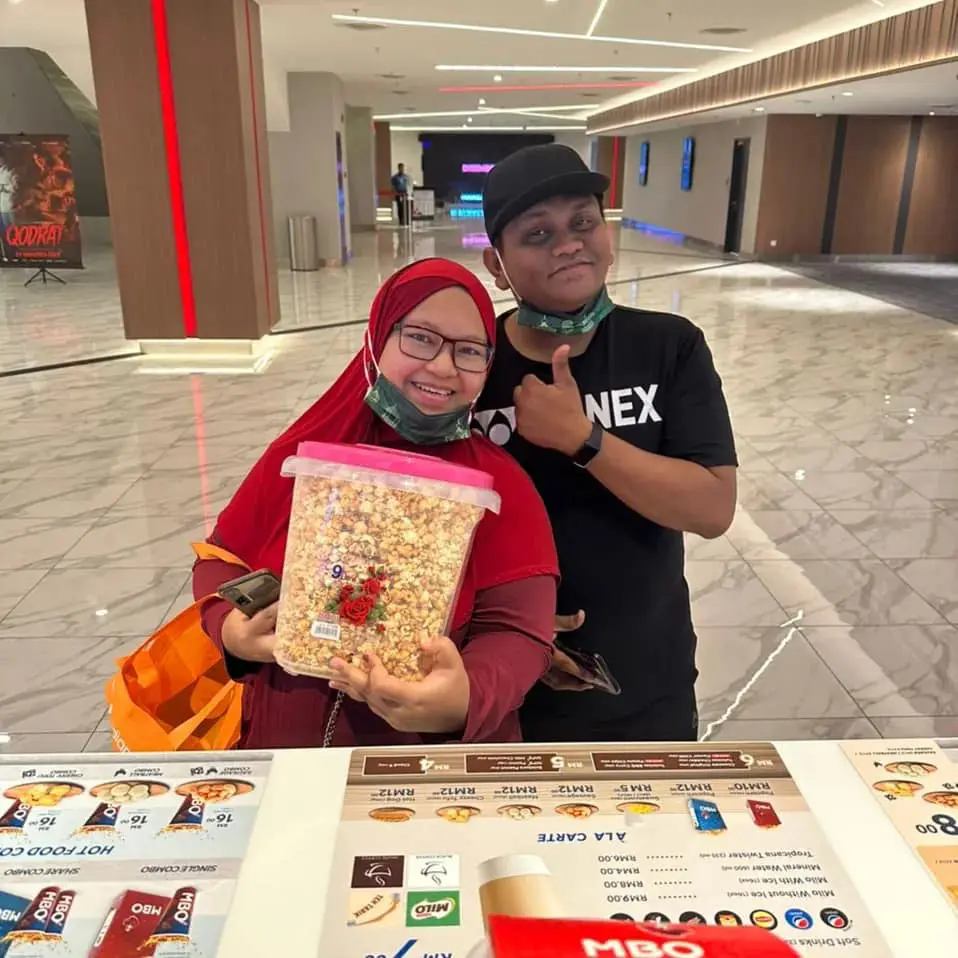 MBO Cinema bring your own bucket popcorn event 05