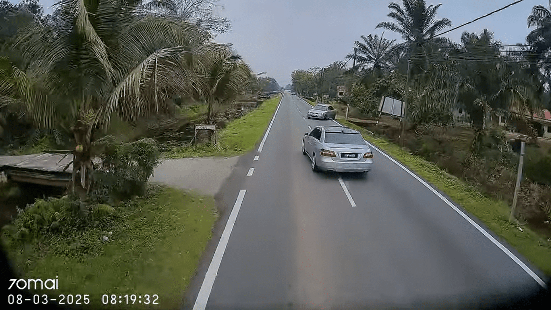 Mercedes-Benz overtakes lorry