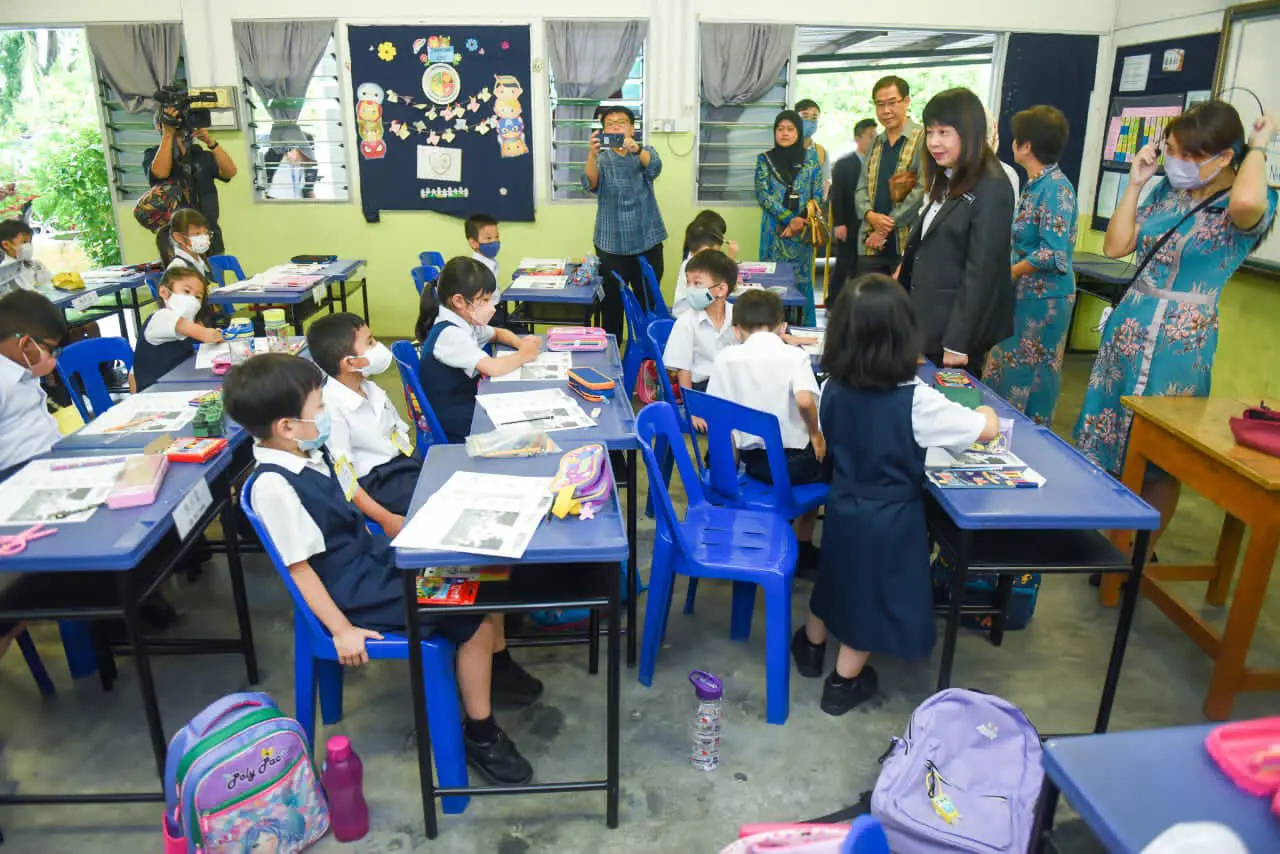 MOE says Students & Teachers Allowed To Wear Sports Attire To School, Ties No Longer Necessary Amid Heatwave 