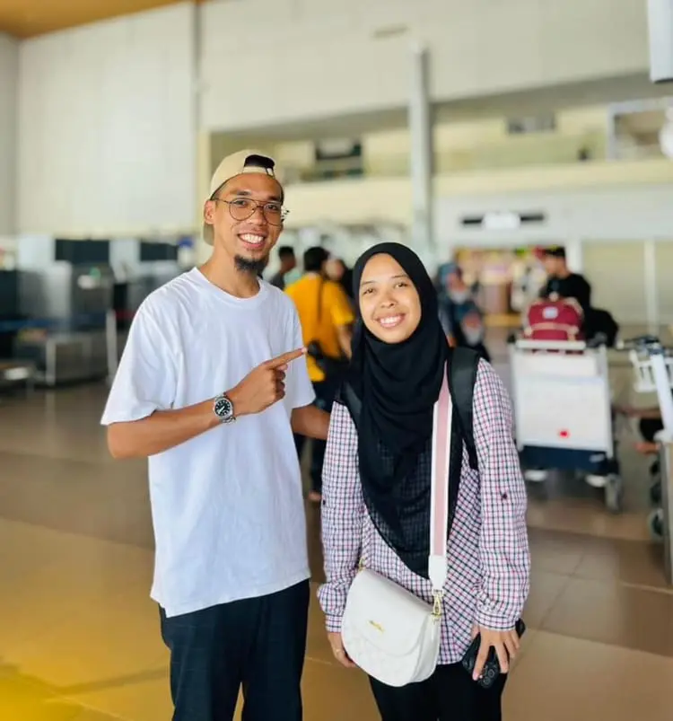 Mohd Hisham Romel and his sister