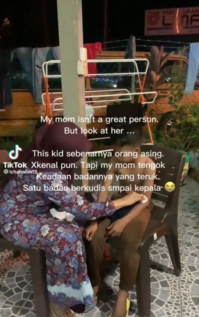 Woman Helps Boy With Scabies, Bring Him To A Clinic And Puts The Medication By Herself